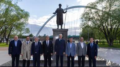 TBMM Başkanı Kurtulmuş, Astana’daki Atatürk Anıtı’nı ziyaret etti