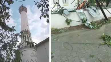 Çanakkale'de fırtına ve yıldırımın vurduğu köy camisinin minaresi yıkıldı