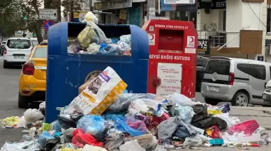 İzmir'de cadde ve sokaklarda çöp yığını oluştu!