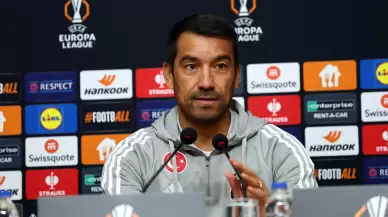 Beşiktaş teknik direktörü van Bronckhorst'tan Malmö maçı öncesi basın toplantısı