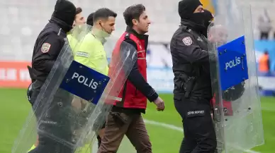 1. Lig karşılaşmasında tribünler karıştı! Hakemler sahadan polis eşliğinde ayrıldı