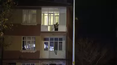 Konya'da bunalıma giren kişi balkon camlarını kırdı