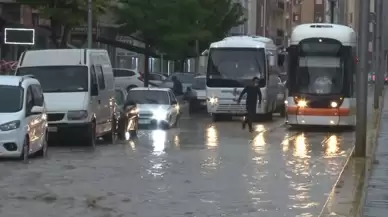 Eskişehir'de beklenmedik yağmur hayatı felç etti!