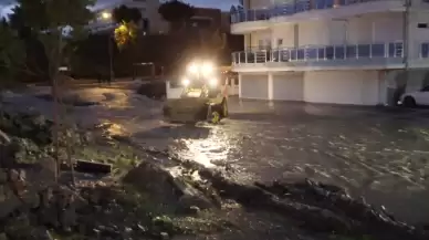 Antalya'da şiddetli yağmurun ardından evler sular altında kaldı