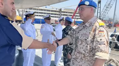 TCG Bandırma gemisi Beyrut Limanı'nda