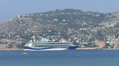 Bahama bayraklı kruvaziyer gemi, Alanya Limanı'na demir attı