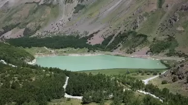 Dev krater gölü Nemrut, bayramda doğaseverlerin gözdesi oldu