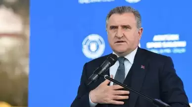 Gençlik ve Spor Bakanı Bak, Paris 2024 kotası alan özel sporcu Eda Yıldırım'ı tebrik etti