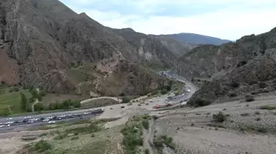 Erzurum-Artvin karayolu heyelan nedeniyle trafiğe kapandı