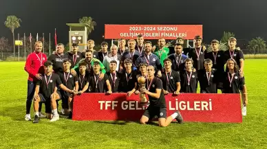 Manisa Belediye Başkanı futbolcuları tesislerden kovdu: Şampiyonlar üzgün