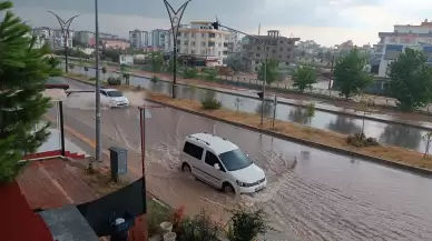 Osmaniye'de etkili olan şiddetli yağış ve fırtına vatandaşları tedirgin etti