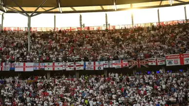 EURO 2024 finalini toplu halde izleyen İngiliz taraftarlar kaybetmenin üzüntüsünü yaşadı