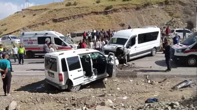 Hakkari'da kaza! 2'si ağır 7 kişi yaralandı
