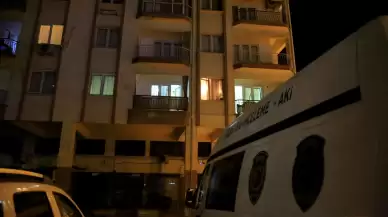 Binayı saran ağır koku ihbarına gelen polis ekipleri şok edici manzarayla karşılaştı