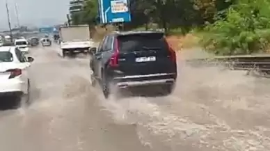 Kocaeli'de sağanak yağış sonrası cadde ve sokaklar sular altında kaldı