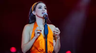 Türkiye-Hollanda dostluğu konserinde Karsu'dan unutulmaz performans