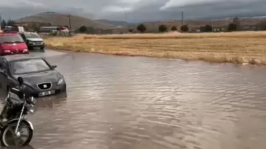 Tokat'ta sağanak; cadde ve sokaklar suyla doldu