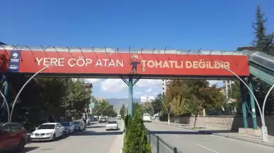 Tokat Belediyesi'nden gülümseten pankart! Çevre temizliğine Tokat ağzıyla dikkat çekildi