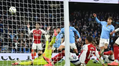 Manchester City, Arsenal karşısında 1 puanı son dakikada aldı