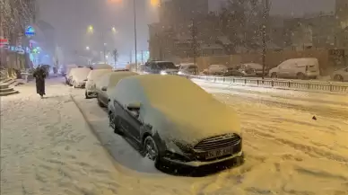 Erzurum beyaza büründü! Kent kar ve tipi altında kaldı