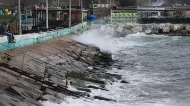 Tekirdağ'da poyraz rüzgarının etkisiyle deniz ulaşımı aksıyor