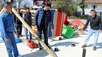 Seçimi kaybeden muhtarın çocuk parkını sökmesine tepki