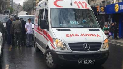 Şişli’de motosikletli kurye yayaya çarptı