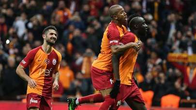 Aslan ilk yarıda işi bitirdi! 4 gol, 1 kırmızı, 1 penaltı...