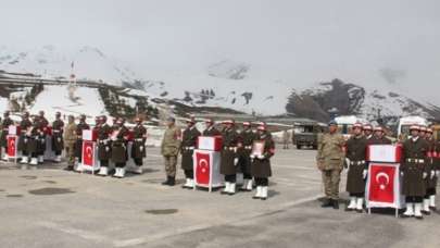 Hakkari’de şehitler için tören düzenlendi