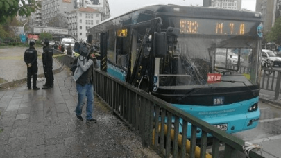 Ankara'da özel halk otobüsü, bariyerlere çarptı! Çok sayıda yaralı var