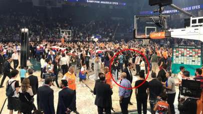 Ergin Ataman'dan maç sonu olay görüntü!