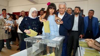 Binali Yıldırım'dan seçmene çağrı: Sandıkları terk etmeyin