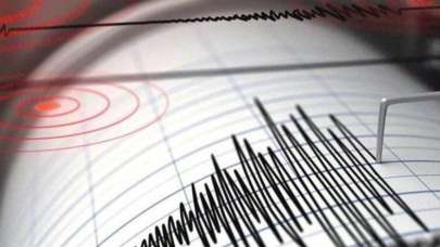 Endonezya'da 7.3 büyüklüğünde deprem