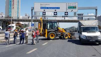 İstanbul'da yolda çökme! Ankara yönü trafiğe kapatıldı