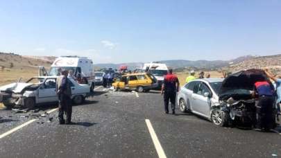 Burdur'da zincirleme kaza! Ölü ve yaralılar var