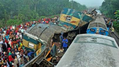 Bangladeş'te tren kazası