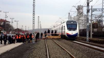 Bakan test sürüşünü yaptı: Bir ile daha hızlı tren geliyor