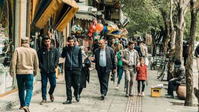 İran'da okullar yeniden açılıyor