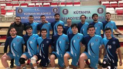 Kütahya Belediyespor erkek voleybol takımı 2.lige yükseldi