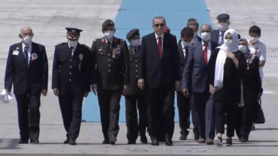 15 Temmuz şehitleri anılıyor! Erdoğan Şehitler Anıtı'na çelenk bıraktı