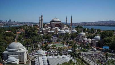 Ayasofya Camii'nde tarihi gün! 86 yıl sonra ilk namaz