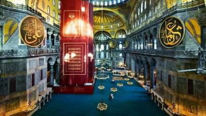 Turistler Ayasofya'ya hayran kaldı