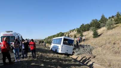 Ankara'da yolcu otobüsü servis aracına çarptı