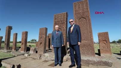 Erdoğan ve Bahçeli, Ahlat'taki Selçuklu Mezarlığını ziyaret etti