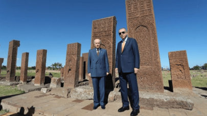 Erdoğan ve Bahçeli, Ahlat'taki Selçuklu Mezarlığını ziyaret etti