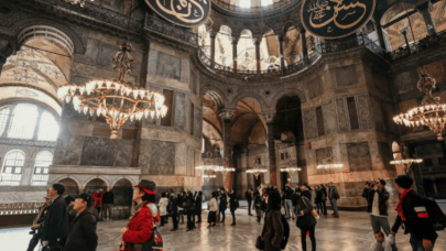 Ayasofya'ya başörtüsüz, şortlu ve dekolteliler giremeyecek