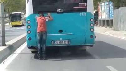 Patenli küçük çocuk hem canını hem trafiği tehlikeye attı