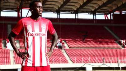 Bruma, Olympiakos'a kiralandı