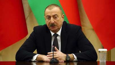 Aliyev: Ateşkes isteyenler Ermenistan'a silah gönderiyor