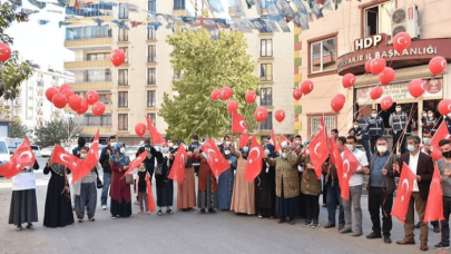 Diyarbakır anneleri Cumhuriyet Bayramı'nı evlat nöbetinde kutladı